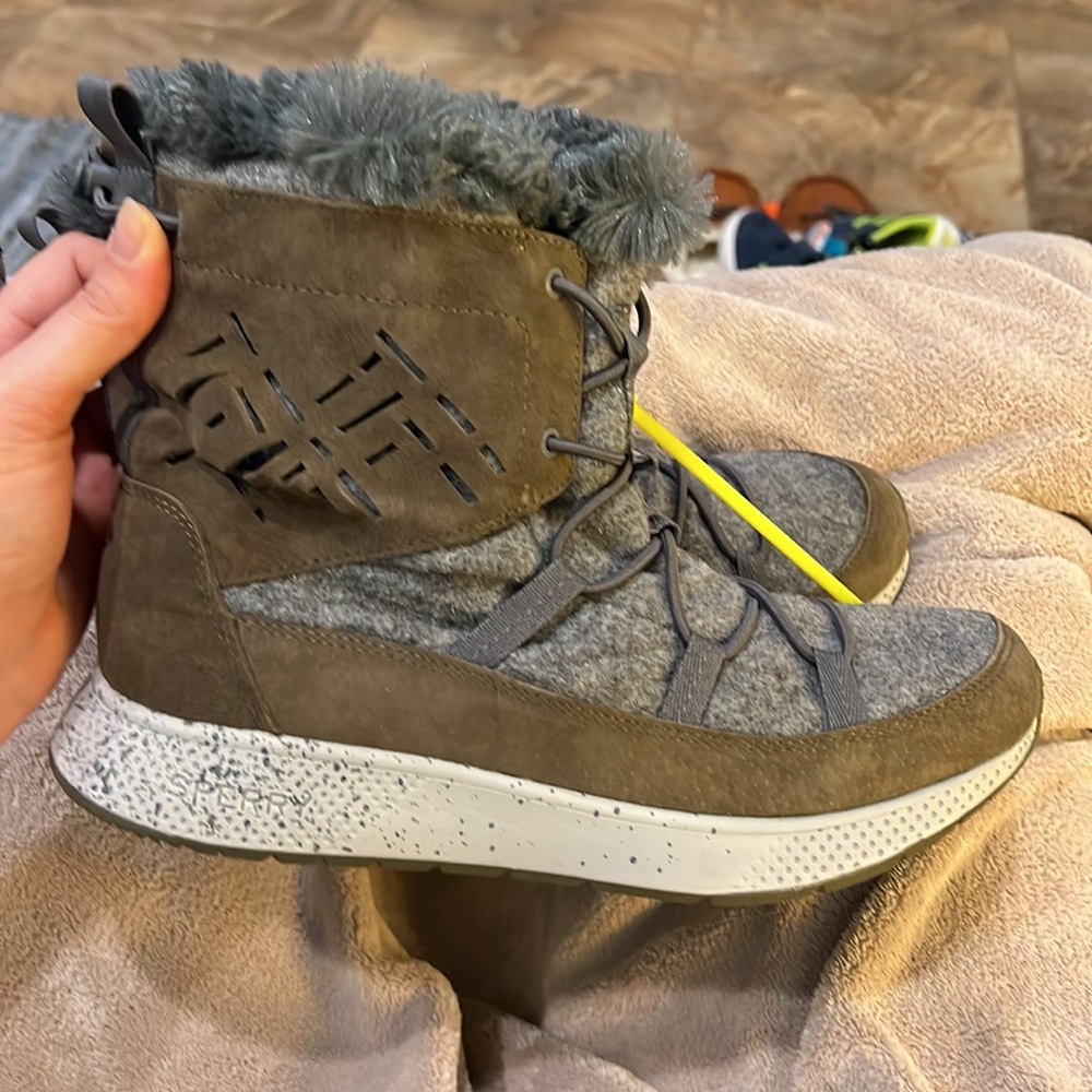 Sperry Size 9 Winter Fluffy Lined Boots - Picture 3 of 10